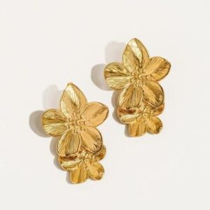 Elegant floral earrings in gold hue